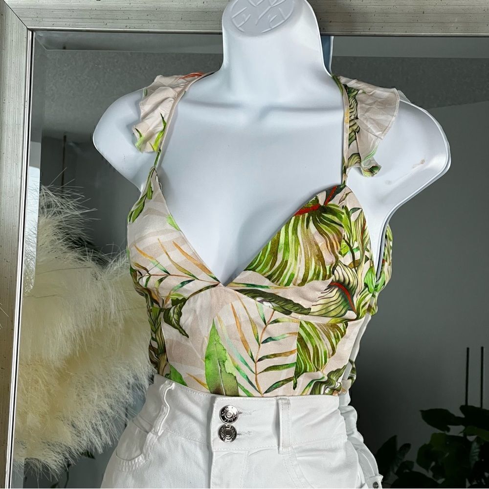 STUDIO F Palm Print Cropped Knit Tank Top Size S - Picture 2 of 7